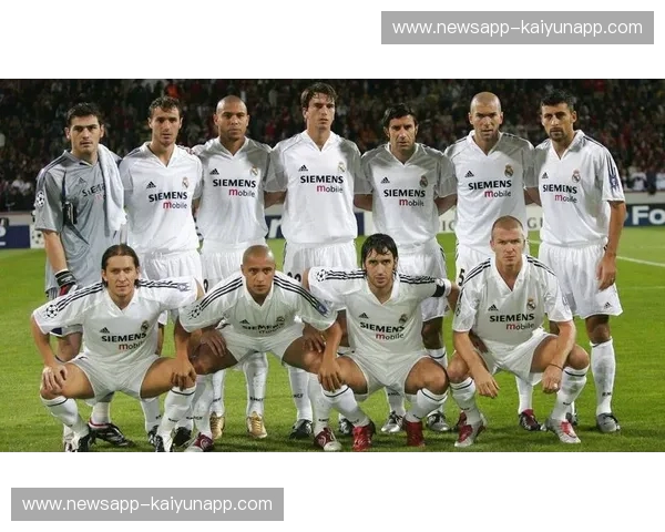 伯纳乌的绿茵传奇：当银河战舰邂逅紫金荣耀，皇马vs帕尔马之战，不止是足球！